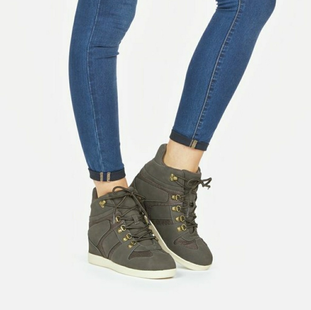 Sz 8 wedge heel sneakers